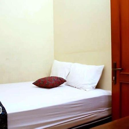 Unique Guesthouse Bandung Exterior photo