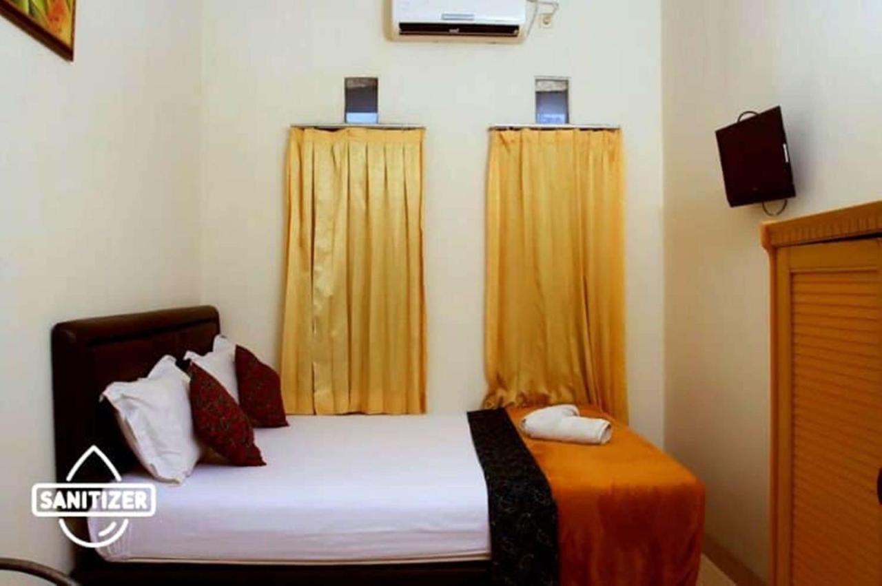 Unique Guesthouse Bandung Exterior photo
