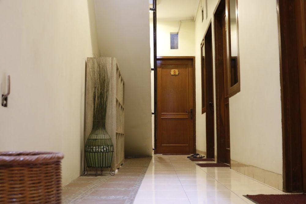 Unique Guesthouse Bandung Exterior photo
