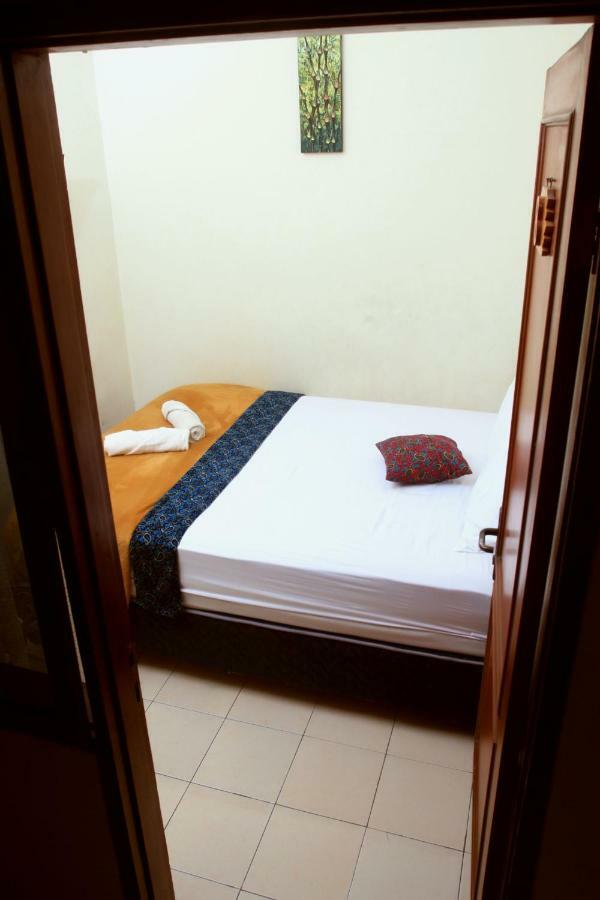 Unique Guesthouse Bandung Exterior photo